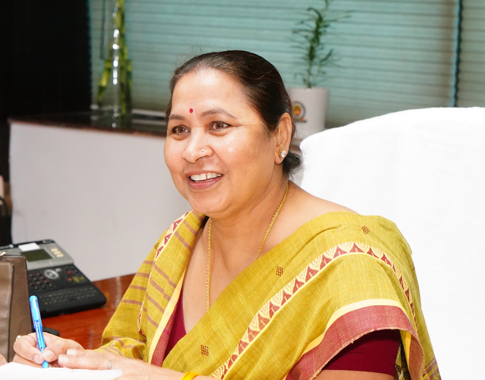 स्थायी समिति अध्यक्ष सत्या शर्मा की फोटो